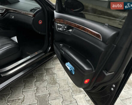 Черный Мерседес С Класс, объемом двигателя 5.46 л и пробегом 270 тыс. км за 8700 $, фото 35 на Automoto.ua