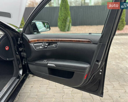 Черный Мерседес С Класс, объемом двигателя 3.5 л и пробегом 217 тыс. км за 10300 $, фото 55 на Automoto.ua