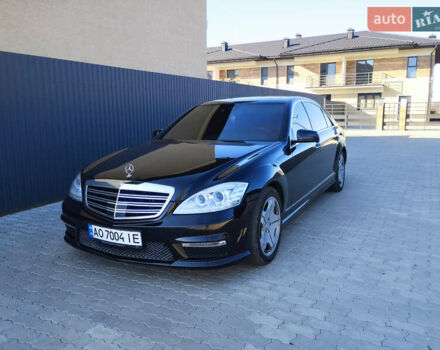 Черный Мерседес С Класс, объемом двигателя 5.5 л и пробегом 220 тыс. км за 12999 $, фото 1 на Automoto.ua