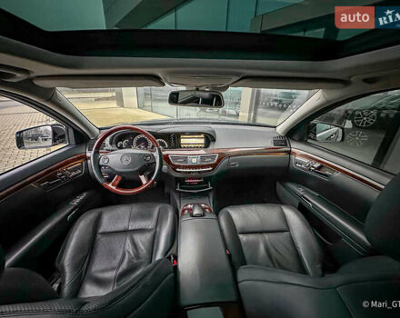 Черный Мерседес С Класс, объемом двигателя 6.3 л и пробегом 91 тыс. км за 25000 $, фото 21 на Automoto.ua