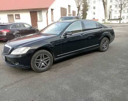 Черный Мерседес С Класс, объемом двигателя 5.5 л и пробегом 236 тыс. км за 11000 $, фото 1 на Automoto.ua