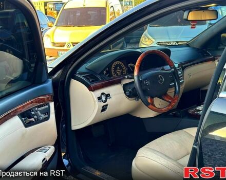 Черный Мерседес С Класс, объемом двигателя 5.5 л и пробегом 202 тыс. км за 8999 $, фото 4 на Automoto.ua