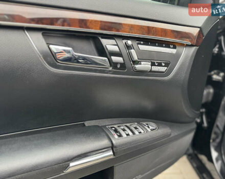 Черный Мерседес С Класс, объемом двигателя 3.5 л и пробегом 217 тыс. км за 10300 $, фото 41 на Automoto.ua