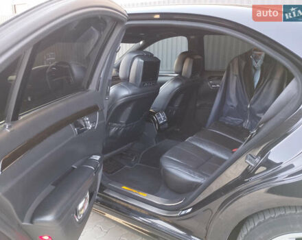 Черный Мерседес С Класс, объемом двигателя 5.5 л и пробегом 220 тыс. км за 12999 $, фото 11 на Automoto.ua