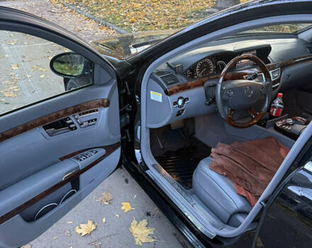 Чорний Мерседес С Клас, об'ємом двигуна 5.5 л та пробігом 155 тис. км за 16800 $, фото 18 на Automoto.ua