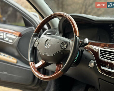 Чорний Мерседес С Клас, об'ємом двигуна 5.5 л та пробігом 288 тис. км за 10950 $, фото 25 на Automoto.ua