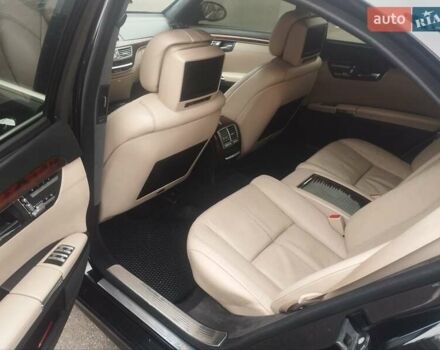 Черный Мерседес С Класс, объемом двигателя 5.5 л и пробегом 416 тыс. км за 9500 $, фото 1 на Automoto.ua