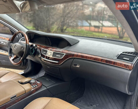 Чорний Мерседес С Клас, об'ємом двигуна 5.5 л та пробігом 288 тис. км за 10950 $, фото 23 на Automoto.ua