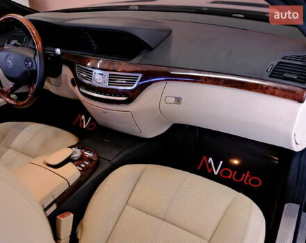 Чорний Мерседес С Клас, об'ємом двигуна 4.7 л та пробігом 218 тис. км за 8900 $, фото 53 на Automoto.ua