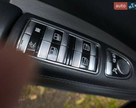 Черный Мерседес С Класс, объемом двигателя 5.46 л и пробегом 322 тыс. км за 15000 $, фото 8 на Automoto.ua