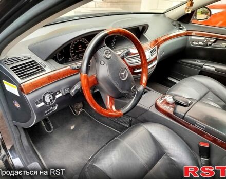 Черный Мерседес С Класс, объемом двигателя 5.5 л и пробегом 217 тыс. км за 10900 $, фото 1 на Automoto.ua