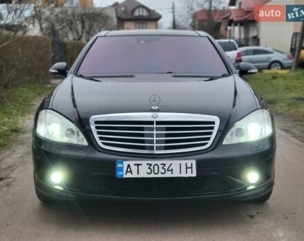 Черный Мерседес С Класс, объемом двигателя 5.5 л и пробегом 300 тыс. км за 9999 $, фото 1 на Automoto.ua