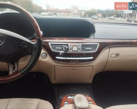 Черный Мерседес С Класс, объемом двигателя 5.5 л и пробегом 416 тыс. км за 9500 $, фото 2 на Automoto.ua