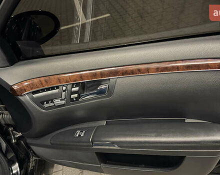 Черный Мерседес С Класс, объемом двигателя 5.5 л и пробегом 176 тыс. км за 8499 $, фото 35 на Automoto.ua