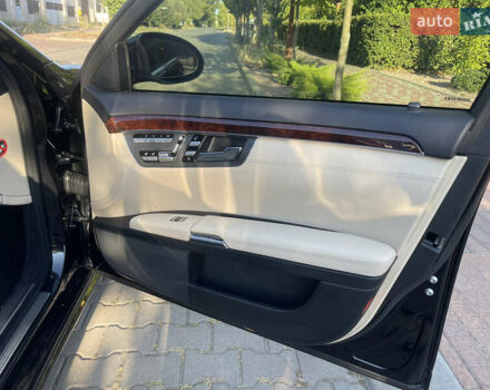 Чорний Мерседес С Клас, об'ємом двигуна 5.5 л та пробігом 157 тис. км за 15900 $, фото 34 на Automoto.ua