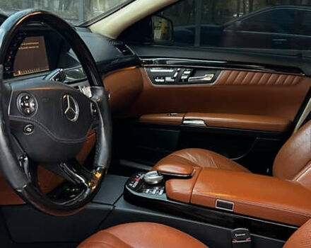 Черный Мерседес С Класс, объемом двигателя 5.5 л и пробегом 305 тыс. км за 14300 $, фото 7 на Automoto.ua