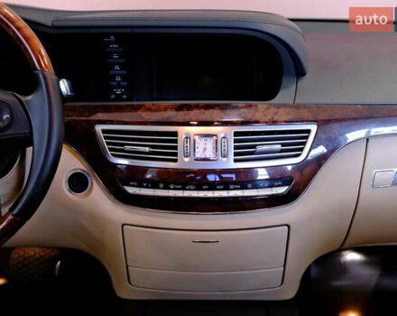 Чорний Мерседес С Клас, об'ємом двигуна 4.7 л та пробігом 218 тис. км за 8900 $, фото 58 на Automoto.ua