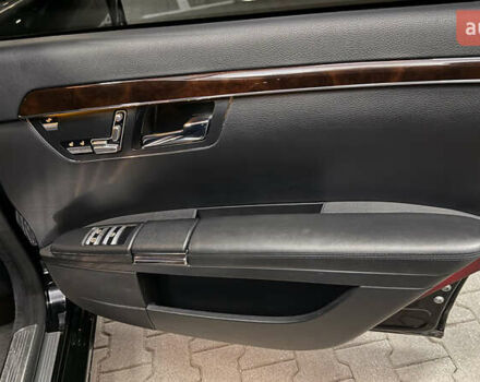 Черный Мерседес С Класс, объемом двигателя 5.5 л и пробегом 176 тыс. км за 8499 $, фото 47 на Automoto.ua