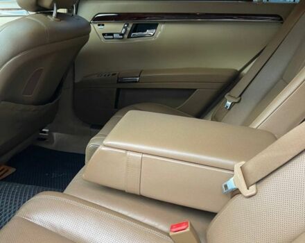 Чорний Мерседес С Клас, об'ємом двигуна 3.5 л та пробігом 340 тис. км за 8450 $, фото 4 на Automoto.ua