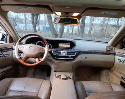 Черный Мерседес С Класс, объемом двигателя 5.5 л и пробегом 240 тыс. км за 8999 $, фото 7 на Automoto.ua