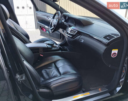 Черный Мерседес С Класс, объемом двигателя 5.5 л и пробегом 220 тыс. км за 12999 $, фото 9 на Automoto.ua