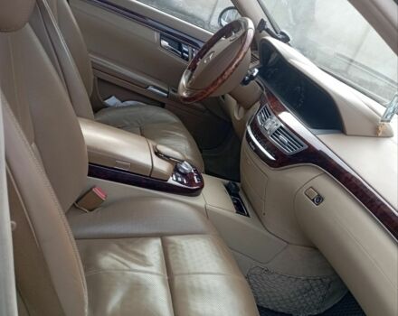 Черный Мерседес С Класс, объемом двигателя 5.5 л и пробегом 236 тыс. км за 11000 $, фото 7 на Automoto.ua