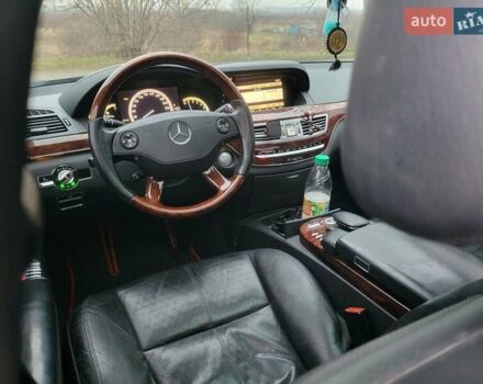 Черный Мерседес С Класс, объемом двигателя 5.5 л и пробегом 300 тыс. км за 9999 $, фото 11 на Automoto.ua