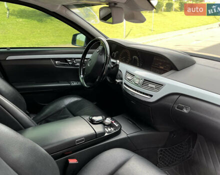 Черный Мерседес С Класс, объемом двигателя 5.5 л и пробегом 81 тыс. км за 33000 $, фото 10 на Automoto.ua
