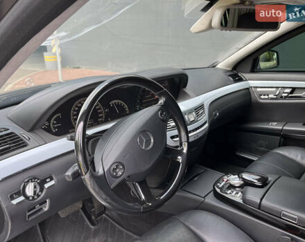 Черный Мерседес С Класс, объемом двигателя 5.5 л и пробегом 81 тыс. км за 33000 $, фото 9 на Automoto.ua