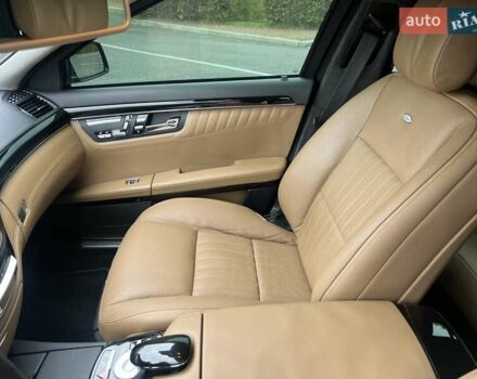 Чорний Мерседес С Клас, об'ємом двигуна 5.5 л та пробігом 125 тис. км за 35500 $, фото 17 на Automoto.ua