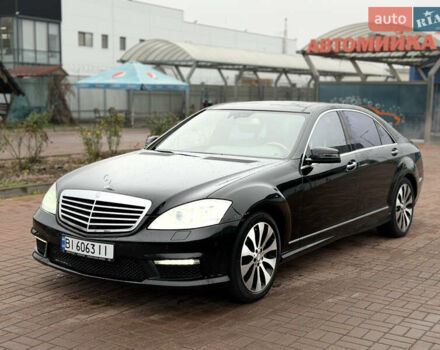 Черный Мерседес С Класс, объемом двигателя 5.46 л и пробегом 295 тыс. км за 13200 $, фото 4 на Automoto.ua