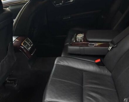 Черный Мерседес С Класс, объемом двигателя 5.46 л и пробегом 322 тыс. км за 15000 $, фото 20 на Automoto.ua