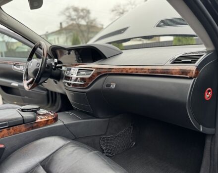 Черный Мерседес С Класс, объемом двигателя 3.5 л и пробегом 217 тыс. км за 10300 $, фото 17 на Automoto.ua