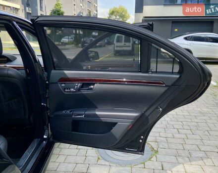 Черный Мерседес С Класс, объемом двигателя 5.46 л и пробегом 171 тыс. км за 14900 $, фото 41 на Automoto.ua