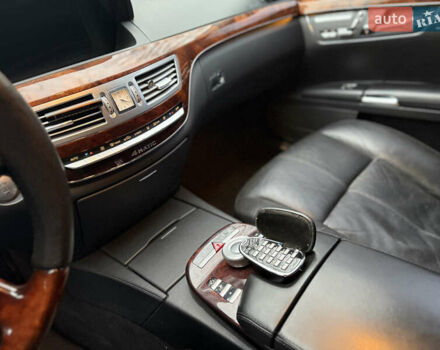 Чорний Мерседес С Клас, об'ємом двигуна 5.46 л та пробігом 560 тис. км за 7650 $, фото 24 на Automoto.ua