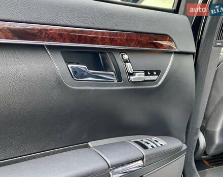 Черный Мерседес С Класс, объемом двигателя 5.46 л и пробегом 171 тыс. км за 14900 $, фото 43 на Automoto.ua