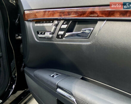 Черный Мерседес С Класс, объемом двигателя 5.46 л и пробегом 171 тыс. км за 14900 $, фото 26 на Automoto.ua