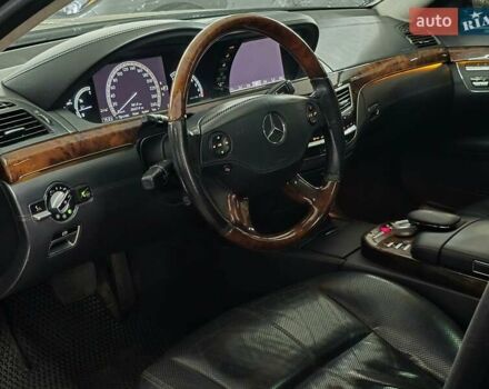 Черный Мерседес С Класс, объемом двигателя 5.46 л и пробегом 266 тыс. км за 10989 $, фото 7 на Automoto.ua