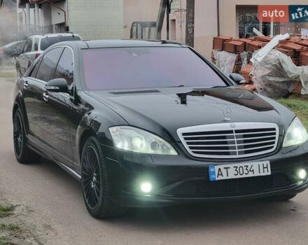 Черный Мерседес С Класс, объемом двигателя 5.5 л и пробегом 300 тыс. км за 9999 $, фото 3 на Automoto.ua