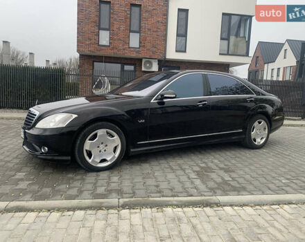 Черный Мерседес С Класс, объемом двигателя 5.51 л и пробегом 249 тыс. км за 14000 $, фото 1 на Automoto.ua