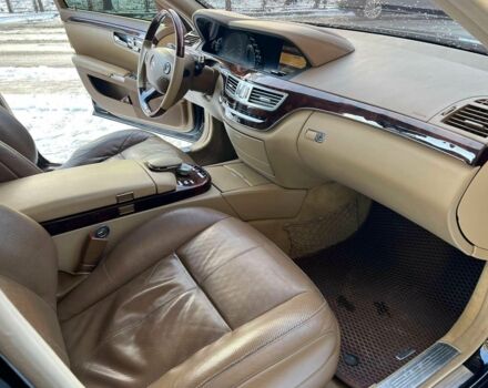 Черный Мерседес С Класс, объемом двигателя 5.5 л и пробегом 330 тыс. км за 10000 $, фото 11 на Automoto.ua