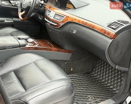 Черный Мерседес С Класс, объемом двигателя 5.46 л и пробегом 295 тыс. км за 13200 $, фото 23 на Automoto.ua