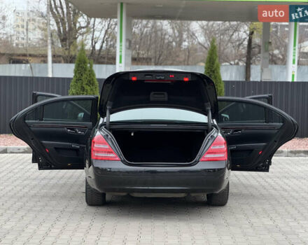 Черный Мерседес С Класс, объемом двигателя 3.5 л и пробегом 217 тыс. км за 10300 $, фото 27 на Automoto.ua