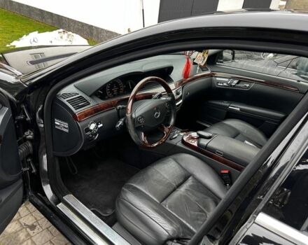 Черный Мерседес С Класс, объемом двигателя 5.5 л и пробегом 327 тыс. км за 10000 $, фото 6 на Automoto.ua