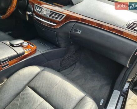 Чорний Мерседес С Клас, об'ємом двигуна 5.5 л та пробігом 203 тис. км за 11400 $, фото 10 на Automoto.ua
