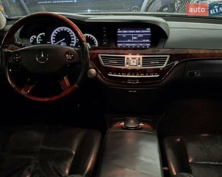Черный Мерседес С Класс, объемом двигателя 5.46 л и пробегом 266 тыс. км за 10989 $, фото 16 на Automoto.ua