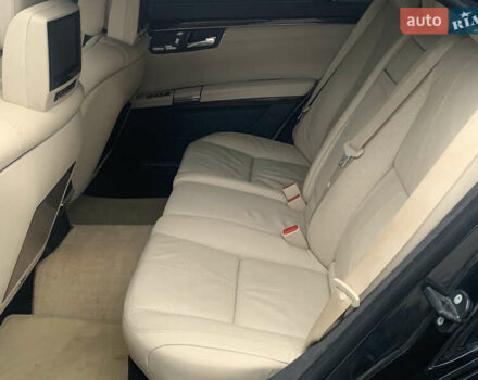 Черный Мерседес С Класс, объемом двигателя 5.51 л и пробегом 249 тыс. км за 14000 $, фото 19 на Automoto.ua