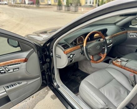Черный Мерседес С Класс, объемом двигателя 5.5 л и пробегом 258 тыс. км за 7150 $, фото 7 на Automoto.ua