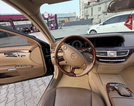 Мерседес С Класс 2007 в Киеве на Automoto.ua Черный Мерседес С Класс, объемом двигателя 5.5 л и пробегом 251 тыс. км за 14500 $, фото 12 на Automoto.ua