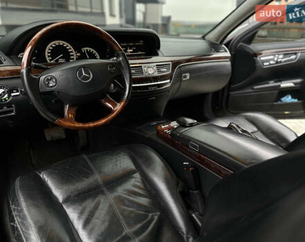 Черный Мерседес С Класс, объемом двигателя 5.46 л и пробегом 270 тыс. км за 8700 $, фото 26 на Automoto.ua